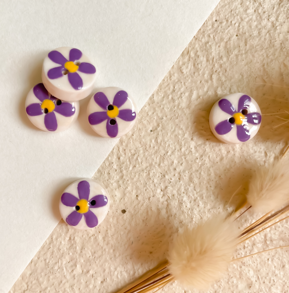 5 Petites Fleurs Violettes (Fond Blanc)